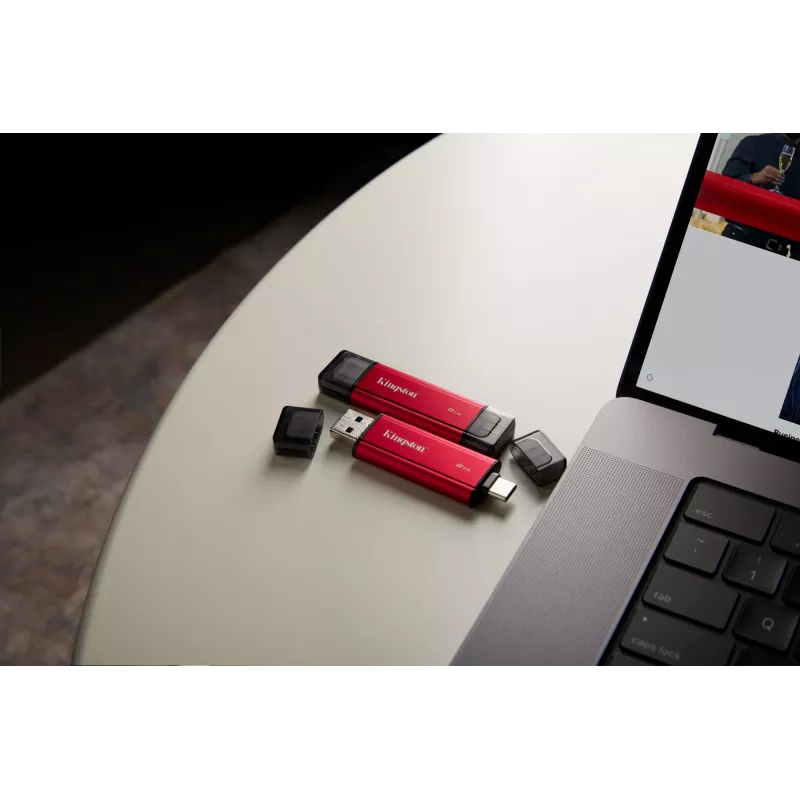 Išorinis SSD Kingston 2TB Dual USB-A/USB-C, USB 3.2 Gen 2, Skaitymas 1050 MB/s, Rašymas 950 MB/s, Juoda/Raudona