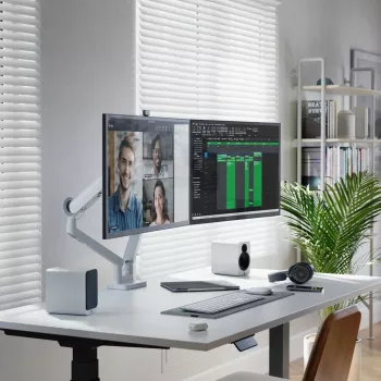 ALOGIC Clarity Max Pro monitor 32 colių 4K UHD su USB-C įkrovimu ir internetine kamera
