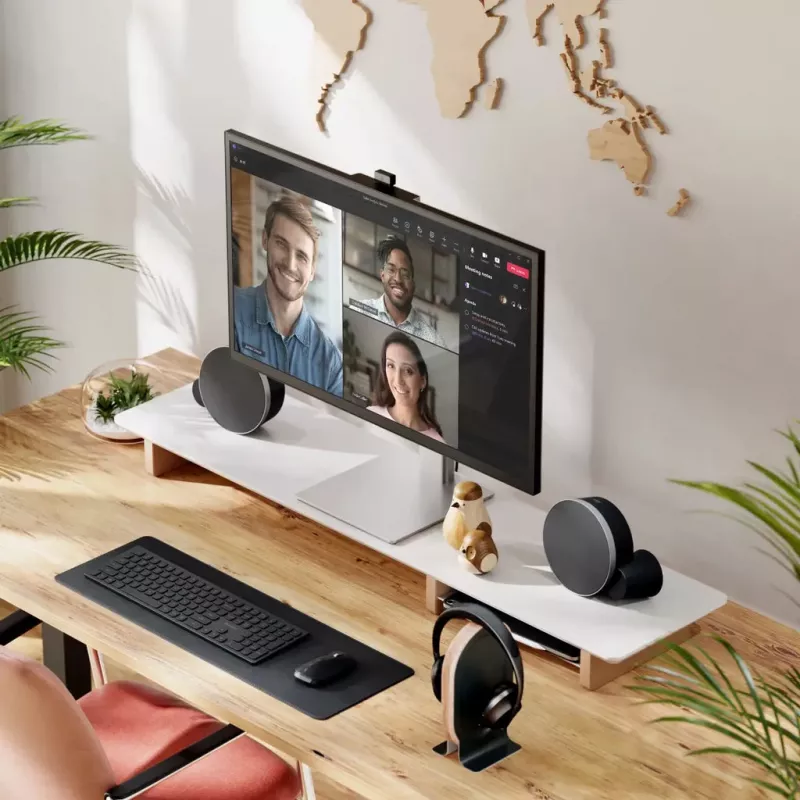 ALOGIC Clarity Max Pro monitor 32 colių 4K UHD su USB-C įkrovimu ir internetine kamera