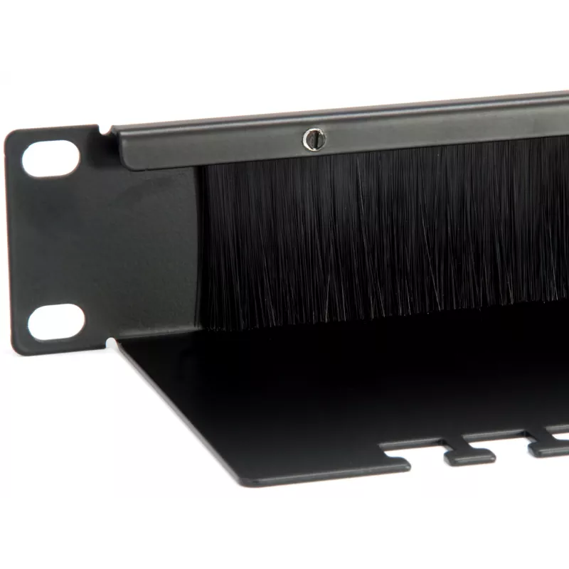Equip Brush Panel, juodas (RAL 9005) – 1U šepečių skydas kabelių vedimui 19 inch stovuose