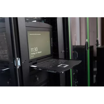 DIGITUS modulinė 43,2 cm (17 col.) TFT konsolė su 8 prievadų KVM, RAL 9005 juoda - Qwertzu vokiška klaviatūra