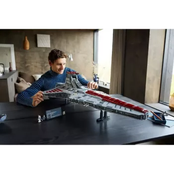 LEGO Star Wars Respublikos Venator klasės atakos kreiseris 75367 — konstravimo rinkinys, 5 374 dalių, 320×1 090×540 mm, 2 minifigūrėlės, amžius 18+