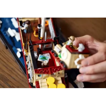 Konstruktorius LEGO Ideas 21350 Jaws rinkinys – 1497 detalių, 3 minifigūrėlės, valtis ir ikoninis ryklys, rekomenduojamas amžius 18+