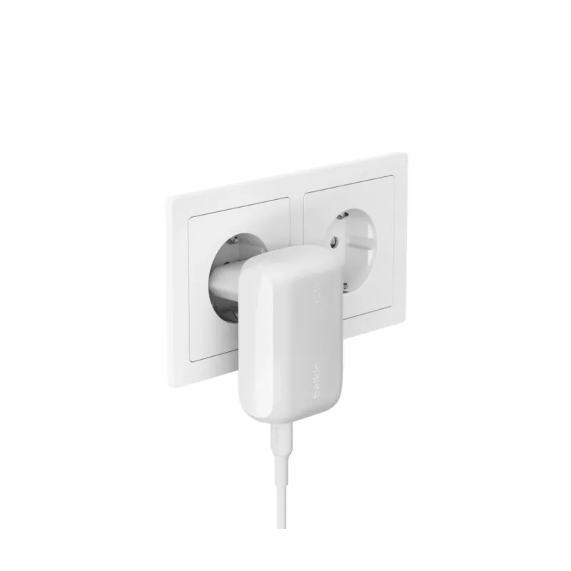 BELKIN BoostCharge 42W-30W USB-C + 12W Dvigubas sieninis įkroviklis Baltas