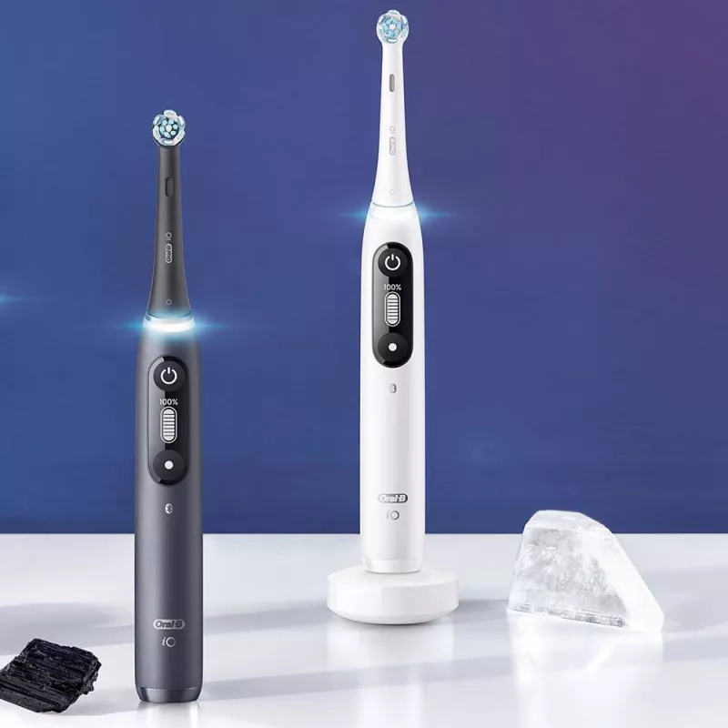Oral-B iO elektrinis dantų šepetėlis suaugusiems Sukamasis šepetėlis Juodas