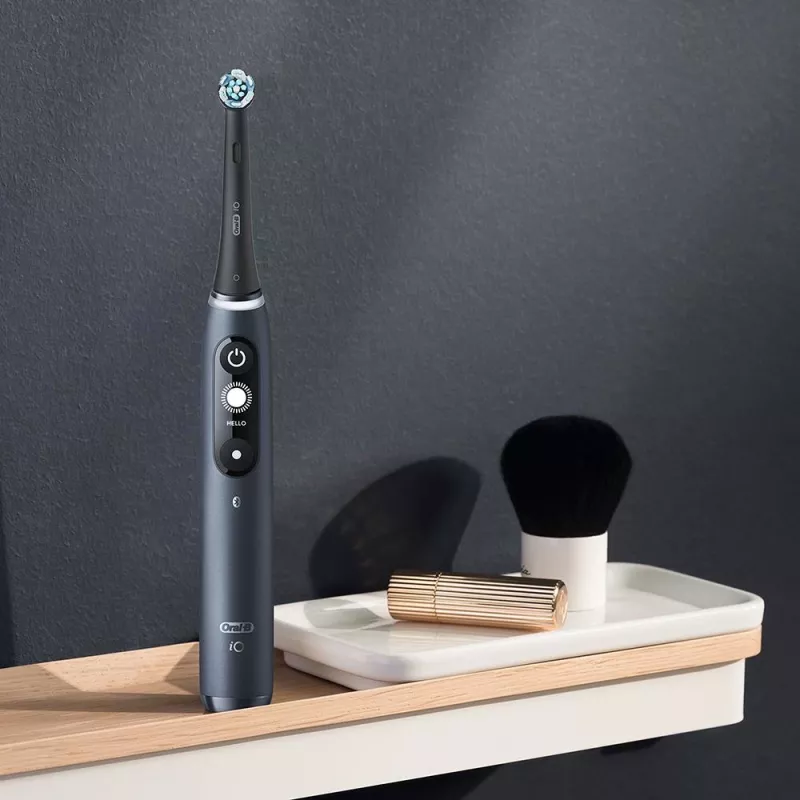 Oral-B iO elektrinis dantų šepetėlis suaugusiems Sukamasis šepetėlis Juodas