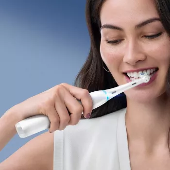 Oral-B iO elektrinis dantų šepetėlis Suaugusiems Sukamasis šepetėlis Baltas