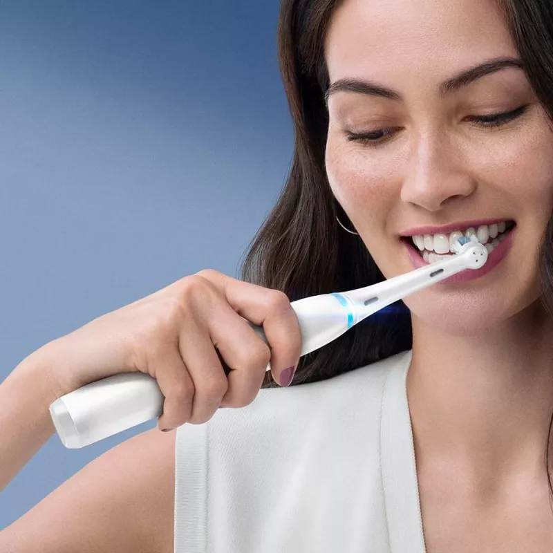 Oral-B iO elektrinis dantų šepetėlis Suaugusiems Sukamasis šepetėlis Baltas