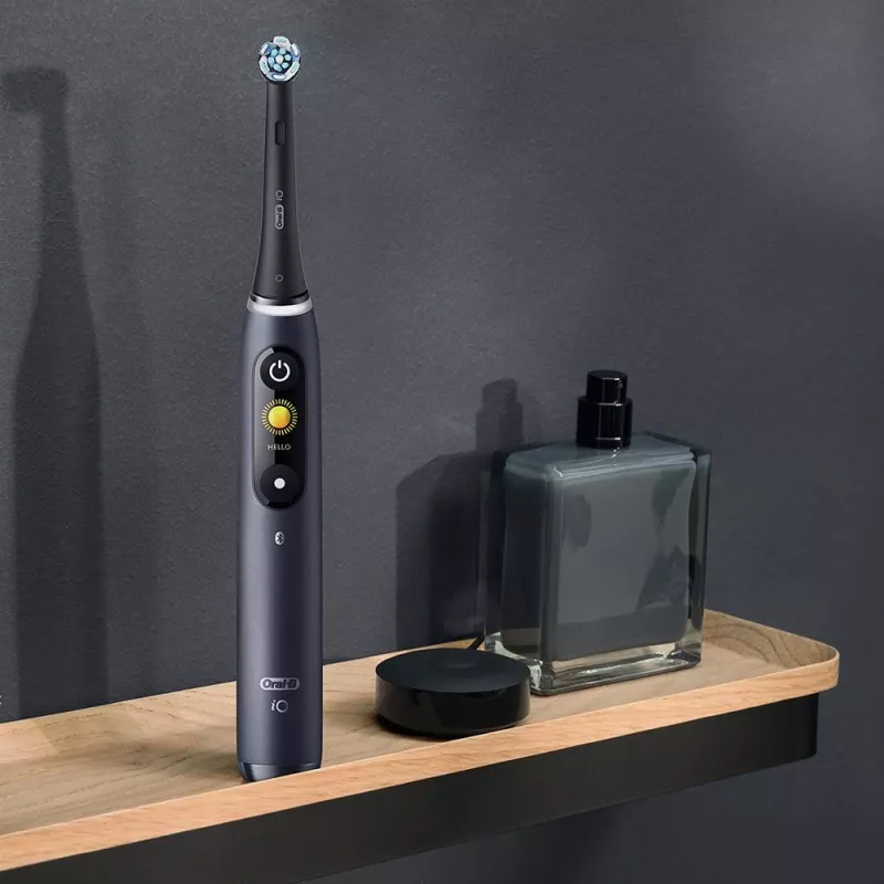 Oral-B iO elektrinis dantų šepetėlis suaugusiems Sukamasis šepetėlis Juoda