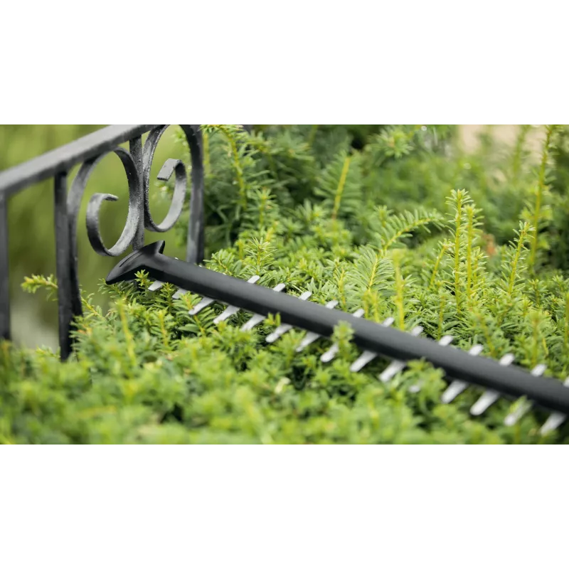 Bosch Universal HedgeCut 18V-50 vieno peilio krūmapjovė 2,6 kg