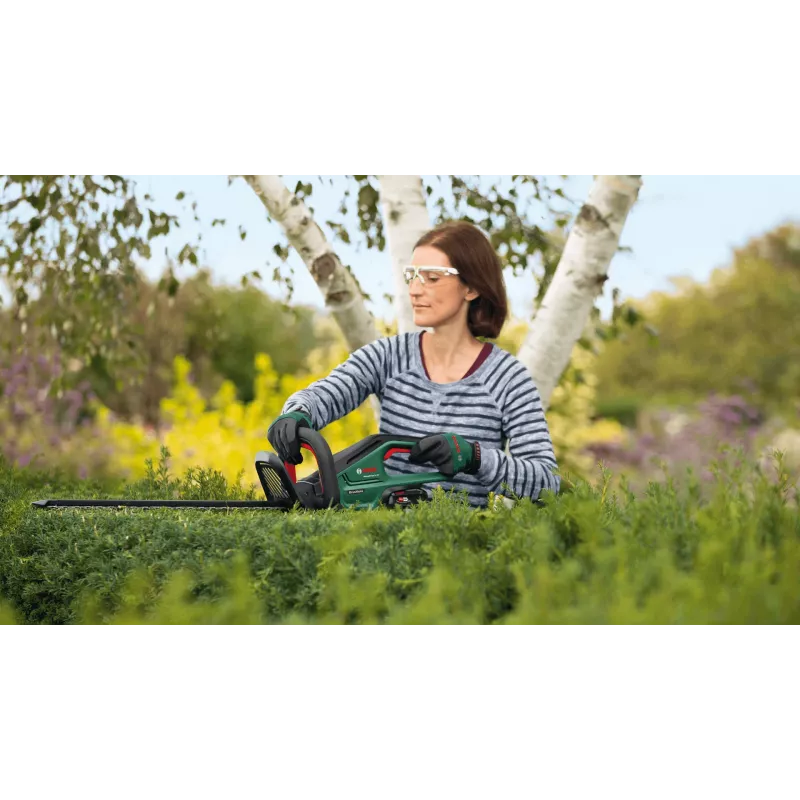 Bosch Universal HedgeCut 18V-50 vieno peilio krūmapjovė 2,6 kg