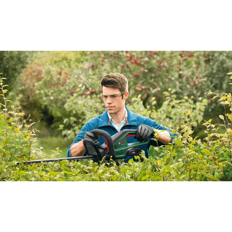 Bosch Universal HedgeCut 18V-50 vieno peilio krūmapjovė 2,6 kg