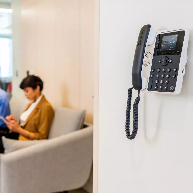 IP telefonas Poly Edge E100 su PoE, IPS ekranu 320x240, 4:3