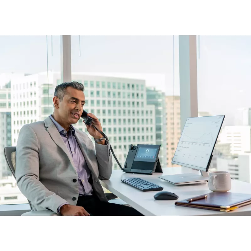 HP Poly CCX 600 versijinis medijos telefonas su atviru SIP ir PoE