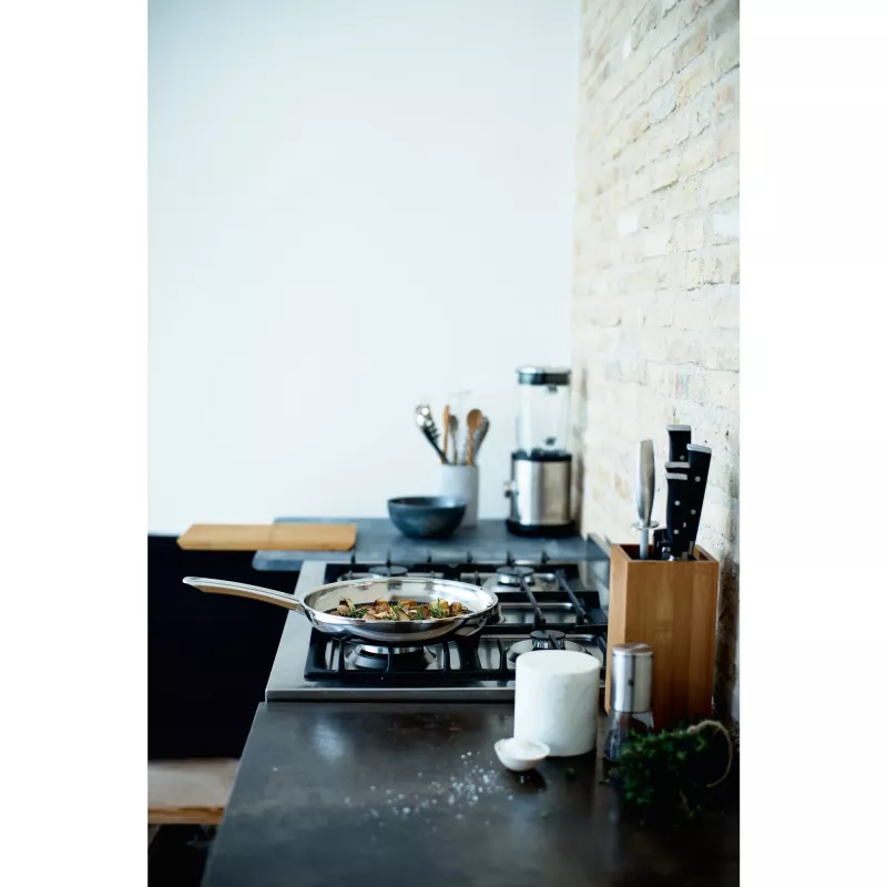 WMF 1756286411 keptuvė Profi Resist, juoda, nerūdijantis plienas, aliuminis