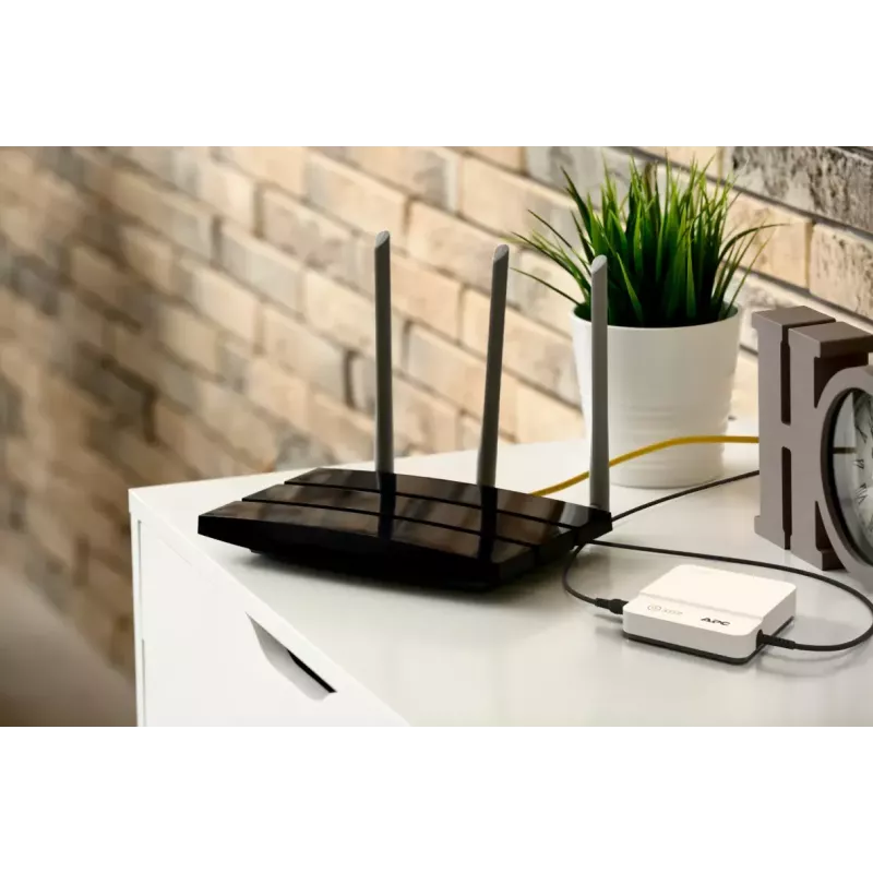 APC mini UPS CP12036LI - avarinis maitinimo šaltinis 12Vdc, 36W, Li-ion, apsaugo WiFi, maršrutizatorius, IP kameras ir kt.