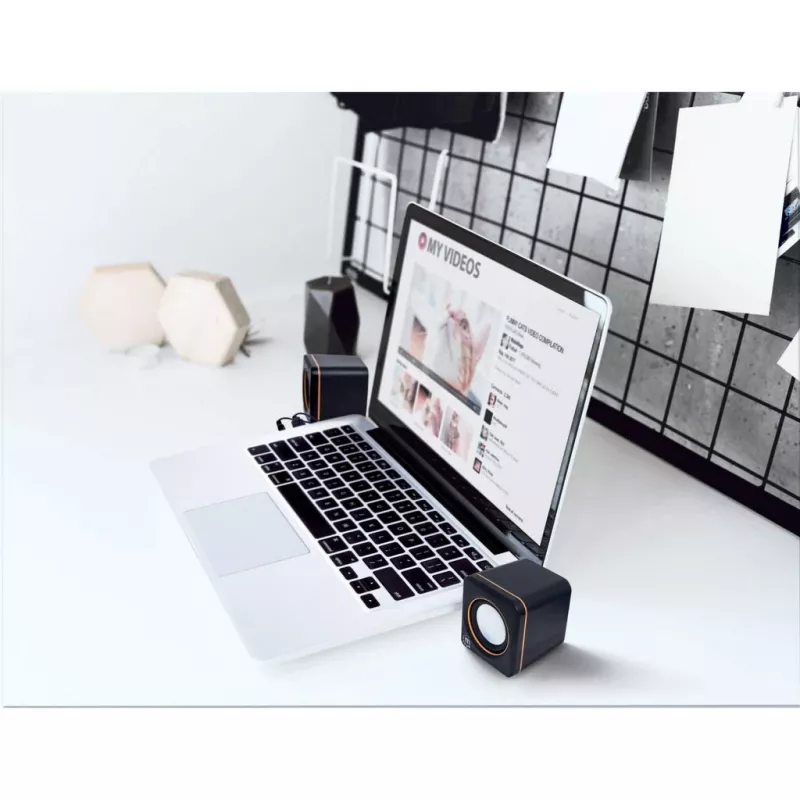 Manhattan 2600 Series garsiakalbių sistema, mažas dydis, didelis garsas, du garsiakalbiai, stereo, USB maitinimas, išėjimas: 2x 3W, 3,5 mm lizdas garsui, įmontuotas garsumo valdymas, kabelis 0,9 m, juoda, trejų metų garantija