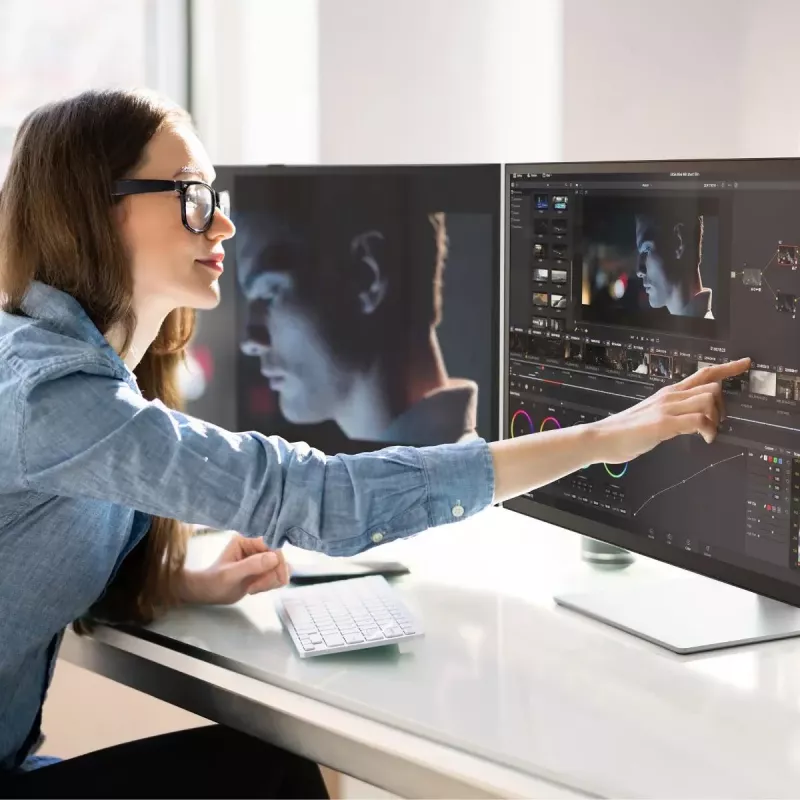 ALOGIC Clarity Max Touch 32C4KPDWT jutiklinis monitorius, 32 colių, 3840x2160 4K UHD, 65 W Power Delivery, 8MP internetinė kamera, USB šakotuvas, juodas/sidabrinis