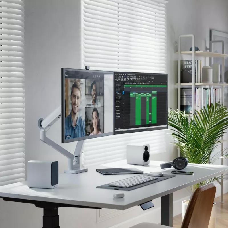 ALOGIC Clarity Max Touch 32C4KPDWT jutiklinis monitorius, 32 colių, 3840x2160 4K UHD, 65 W Power Delivery, 8MP internetinė kamera, USB šakotuvas, juodas/sidabrinis