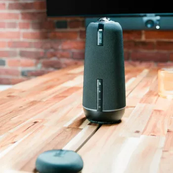 Owl Labs išorinis mikrofonas „Expansion Mic“, skirtas „Meeting Owl 3“ – praplėskite garso aprėptį 2,5 m