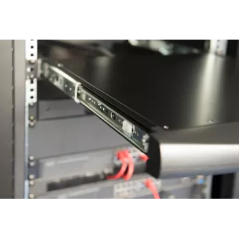 DIGITUS modulinė 43,2 cm (17 col.) TFT konsolė su 8 prievadų KVM, RAL 9005 juoda - QWERTY JAV