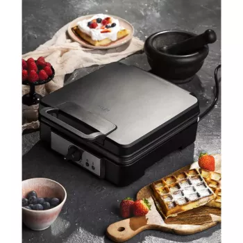Vafelinė Adler AD 3049, 4 kvadratiniai vafliai, nelipni danga, 1800 W, juoda