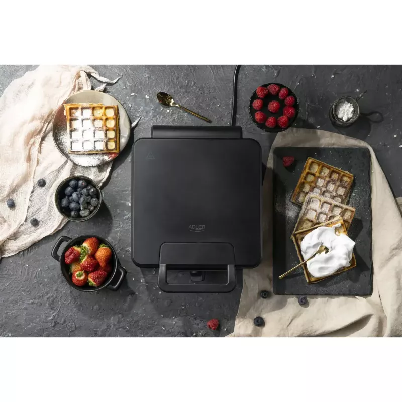 Vafelinė Adler AD 3049, 4 kvadratiniai vafliai, nelipni danga, 1800 W, juoda