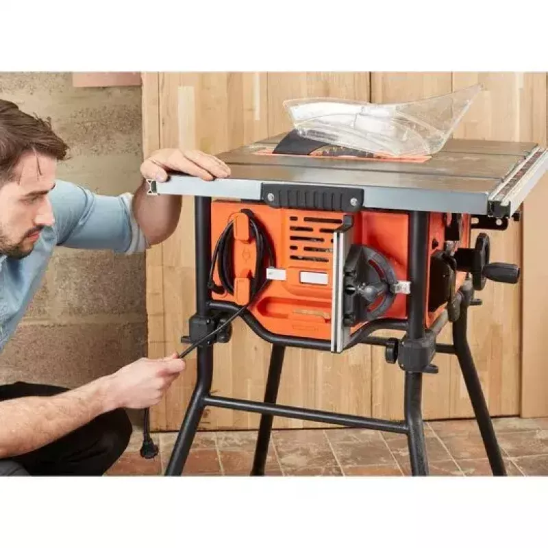 Staldis pjūklas Black & Decker BES720-QS — 1800 W, 25,4 cm diskas, 8,5 cm pjovimo gylis, laisvai pastatomas, stalo prailginimas