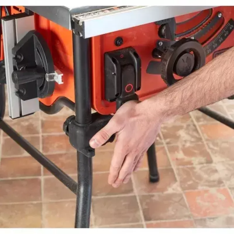 Staldis pjūklas Black & Decker BES720-QS — 1800 W, 25,4 cm diskas, 8,5 cm pjovimo gylis, laisvai pastatomas, stalo prailginimas