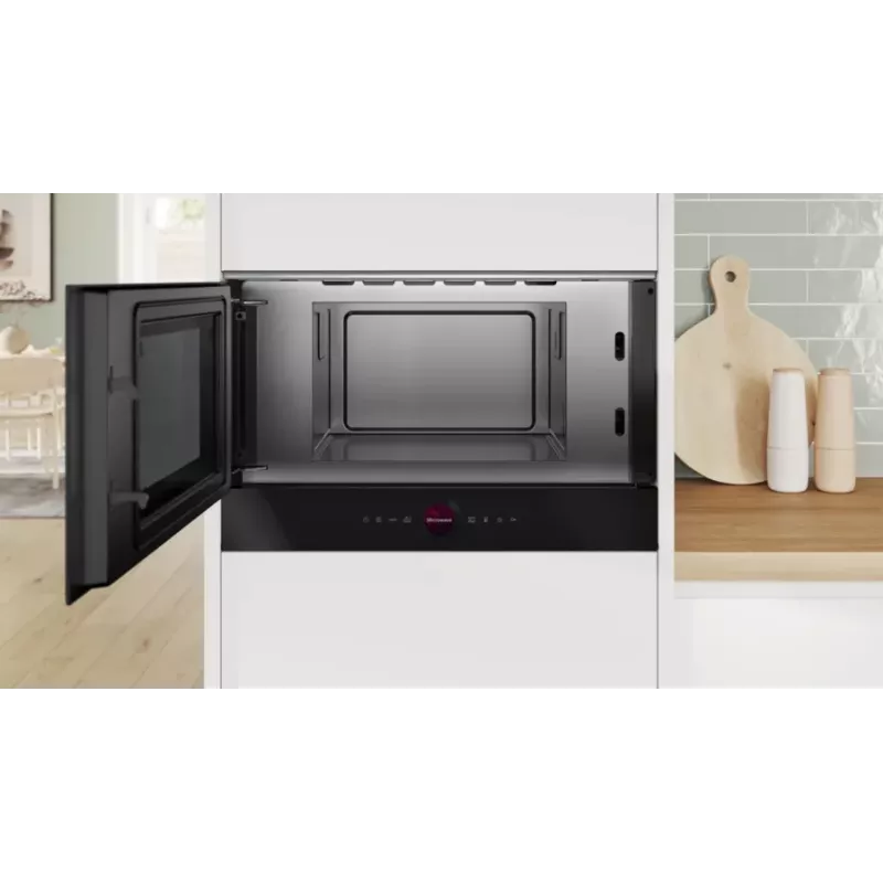 Įmontuojama mikrobangų krosnelė Bosch Serie 8 BFL7221B1 — 900 W, 21 l, jutiklinis valdymas, juoda