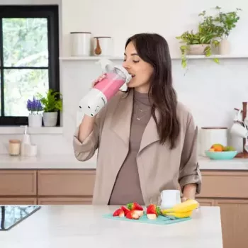 Sportinis blenderis NUTRIBULLET Portable 0,475 L Baltas su Tritan dubeniu ir nerūdijančio plieno peiliais, maitinamas baterija