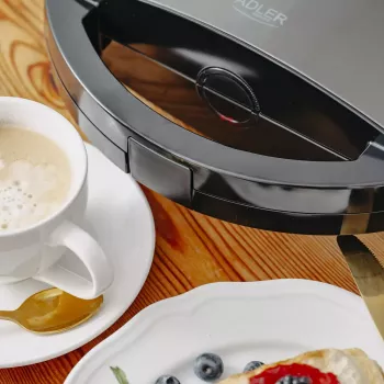 Sumuštinių keptuvė Adler AD 3069 – kompaktiškas sumuštinių presas, 750 W, 2 sumuštiniai, juoda