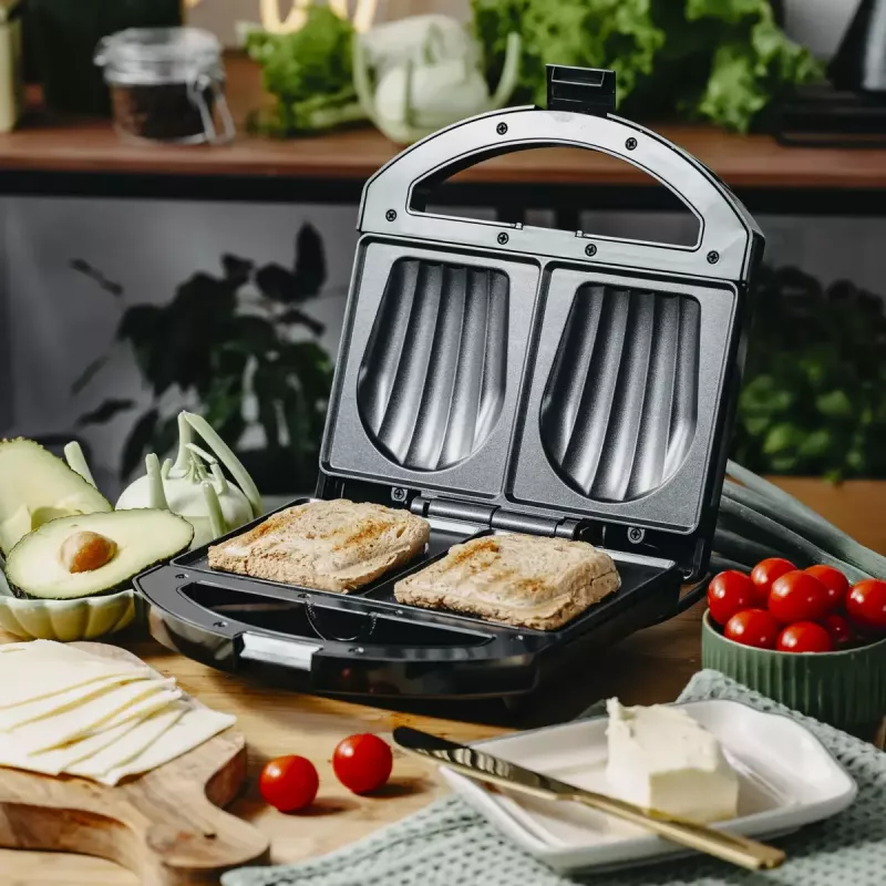 Sumuštinių keptuvė Adler AD 3069 – kompaktiškas sumuštinių presas, 750 W, 2 sumuštiniai, juoda