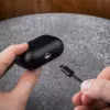 Apsauginis odinis dėklas FIXED FIXLPM-999-BK ausinėms su MagSafe palaikymu, juodas