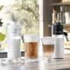 Espresso aparatas De’Longhi Eletta Explore – pilnai automatinis, 1,8 L vandens talpa, 300 g pupelių talpa, 19 bar, TFT jutiklinis ekranas