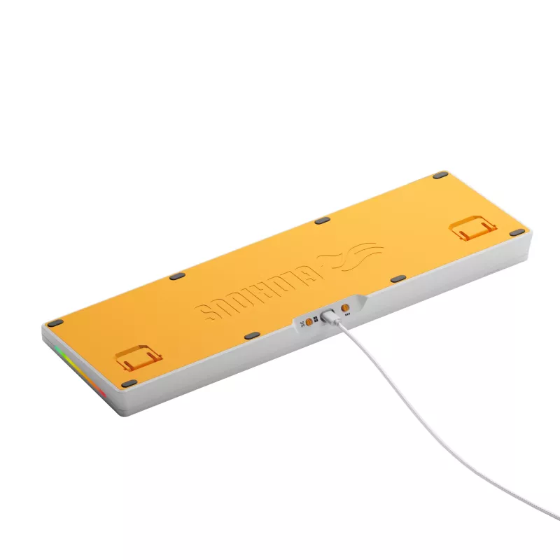 Mechaninė pilno dydžio (100%) laidinė klaviatūra GLORIOUS GMMK 3 HE — balta, USB, QWERTY, RGB
