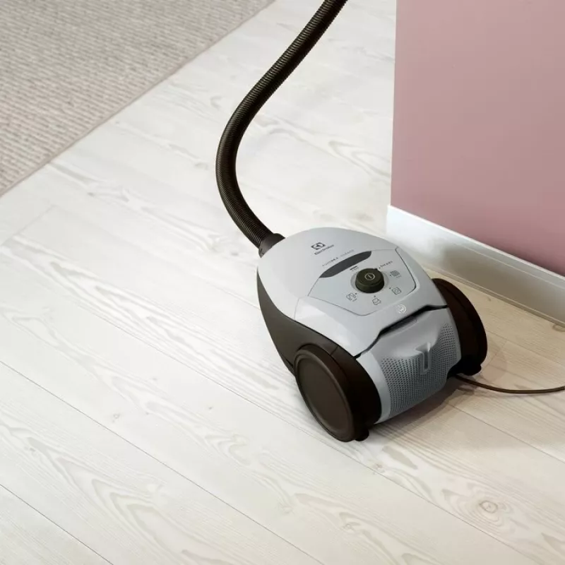 Cikloninis dulkių siurblys Electrolux Pure D8 — 3,5 L dulkių maišas, 600 W, teleskopinis vamzdis, Hygiene filtras, 12 m spindulys