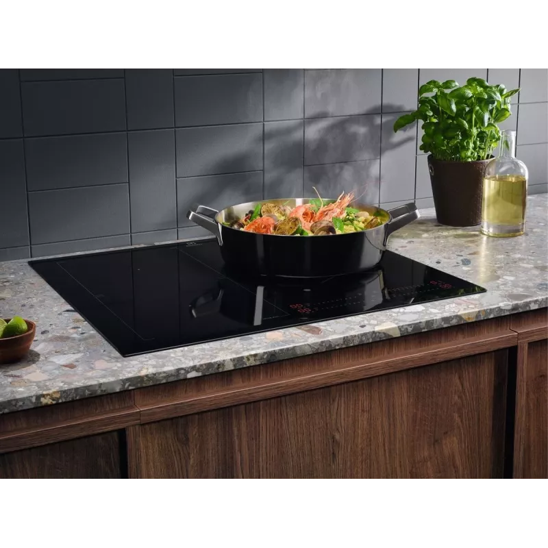 Electrolux Serie 700 EIS62453 Juoda įmontuojama 60 cm zoninė indukcinė kaitlentė 4 zonos