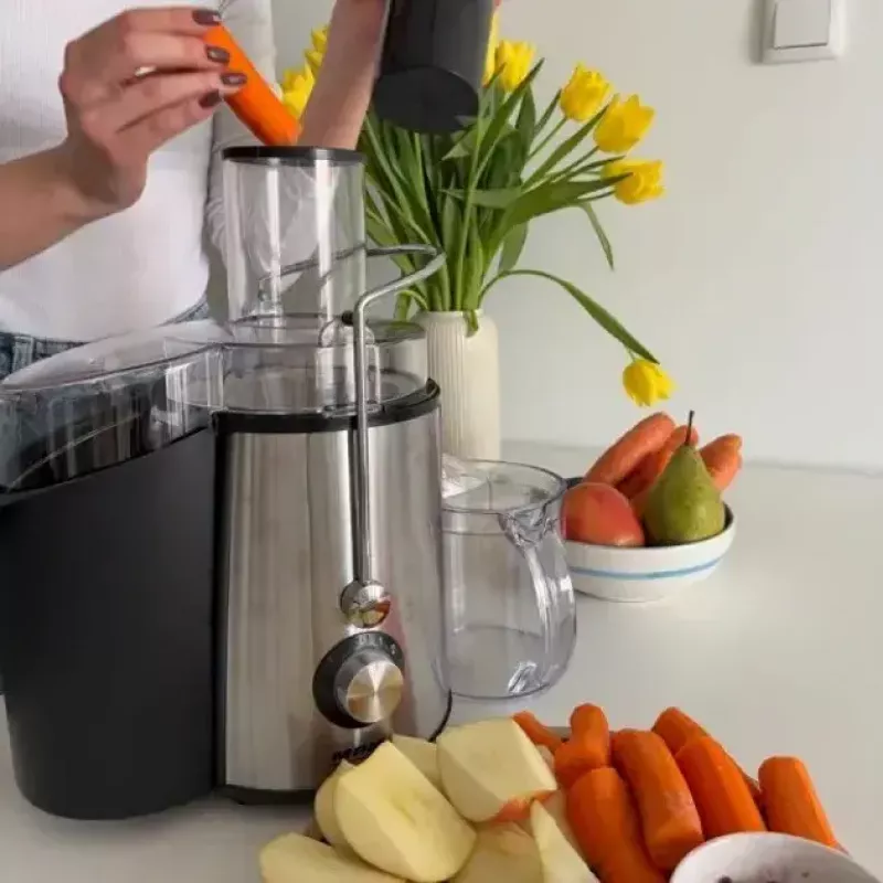 Išcentrinė sulčiaspaudė MPM MSO-18-M, 1000 W, 1 L talpa, 2 greičiai, nerūdijantis plienas, juoda/sidabrinė