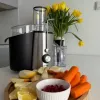 Išcentrinė sulčiaspaudė MPM MSO-18-M, 1000 W, 1 L talpa, 2 greičiai, nerūdijantis plienas, juoda/sidabrinė