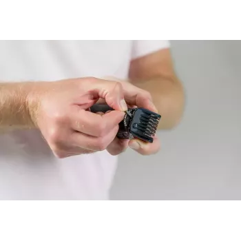 Plaukų kirpimo mašinėlė Wahl Extreme Grip AC/Baterija, belaidė, Li‑Ion, 240 min veikimo laikas, 12 ilgio pakopų, nerūdijančio plieno peilis, pjovimo plotis 3 cm, juoda