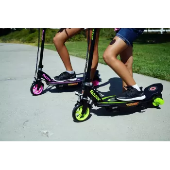 Elektrinis paspirtukas Razor Power Core E90 – 12 V švino rūgšties baterija, 16 km/h maks., plieninis rėmas, vientisi ratai, apkrova 54 kg