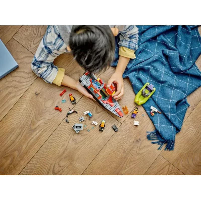 LEGO gaisrinis gelbėjimo kateris 60373 – City serija, 144 detalės, 3 minifigūrėlės, nuo 5 metų