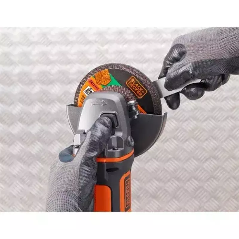 Kampinis šlifuoklis Black & Decker BCG720N – belaidis 18V Li-Ion, 12,5 cm diskas, iki 8600 aps./min., 3 rankenos padėtys