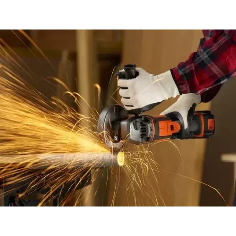 Kampinis šlifuoklis Black & Decker BCG720N – belaidis 18V Li-Ion, 12,5 cm diskas, iki 8600 aps./min., 3 rankenos padėtys