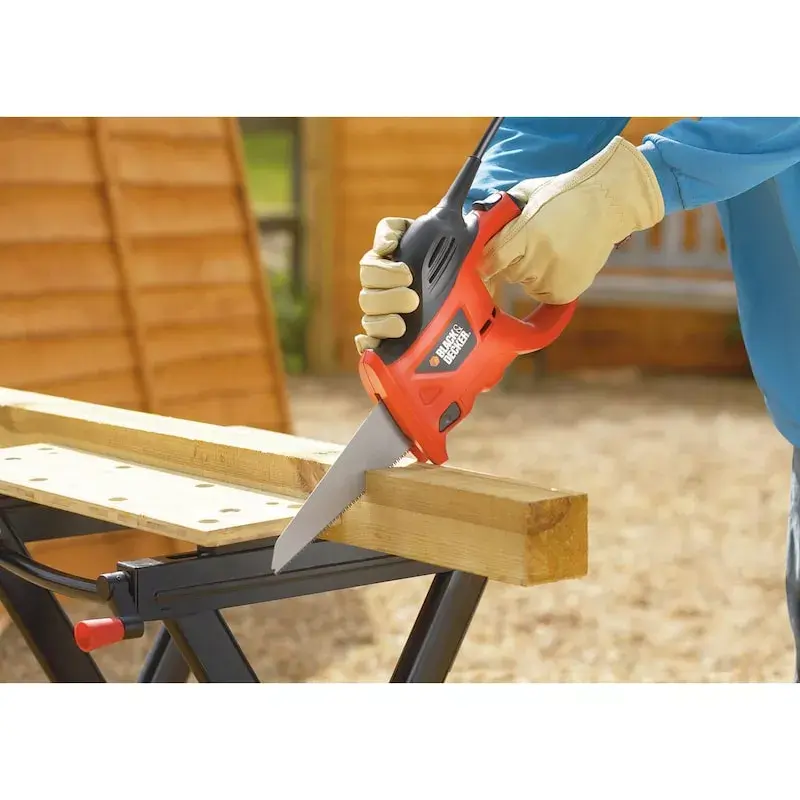 Pjūklas Black & Decker KS880EC-QS – rankinis pjūklas, geležtės ilgis 23,9 cm, ergonomiška rankena, oranžinė