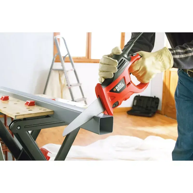 Pjūklas Black & Decker KS880EC-QS – rankinis pjūklas, geležtės ilgis 23,9 cm, ergonomiška rankena, oranžinė