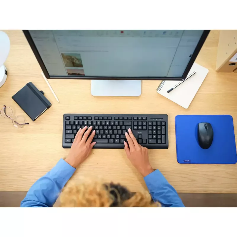Belaidis klaviatūros ir pelės rinkinys TRUST Primo — pilno dydžio QWERTY US anglų klaviatūra, RF USB-A imtuvas, 1200 DPI optinė pelė, juoda