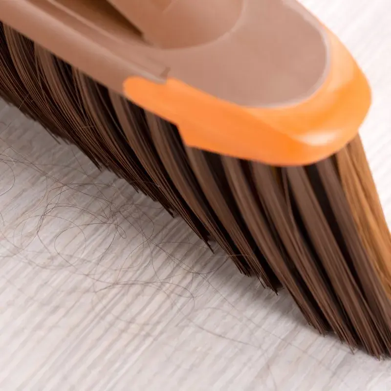 VILEDA 136082 vidaus šluota su minkštais/kietais plastikiniais šereliais ir rankena, bronzinė