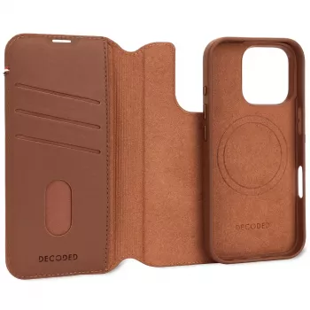 Decoded odinis nuimamas piniginės dėklas iPhone 16 Pro — ruda spalva, natūrali oda, mikropluoštas, 6,3 colio ekranas, 3 kortelių kišenės